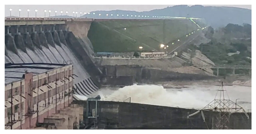 history of Hirakud Dam