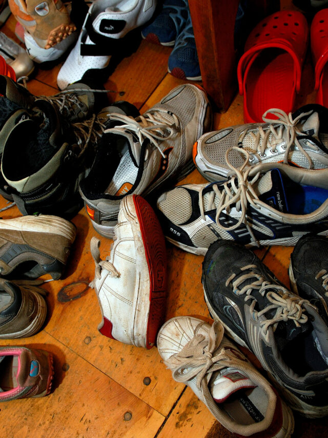 Vastu Shastra ke अनुसार बेडरूम में जूते-चप्पल रख सकते हैं?